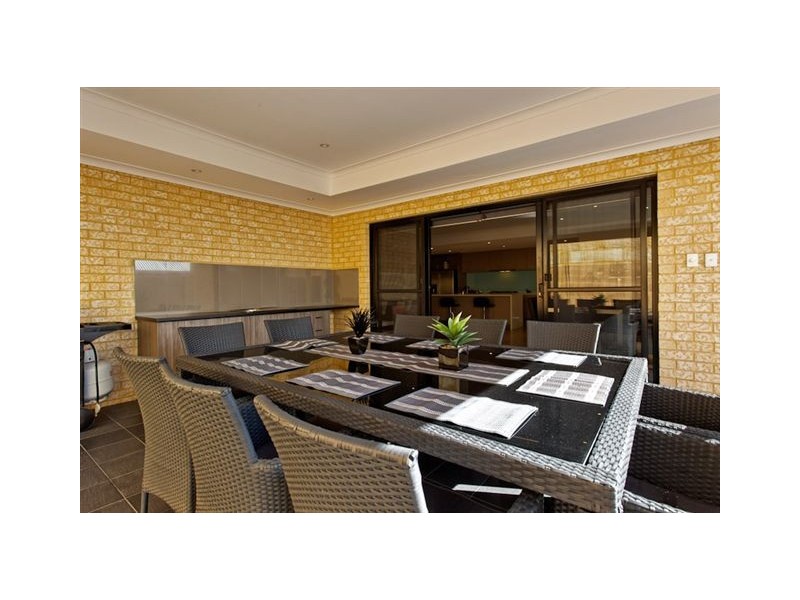 16 Gordona Parade, Beeliar WA 6164