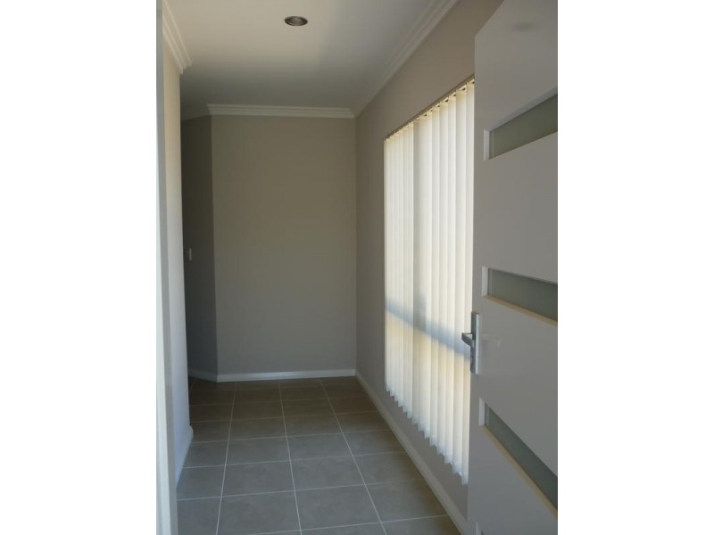 1/3 Gicha Close, Munster WA 6166