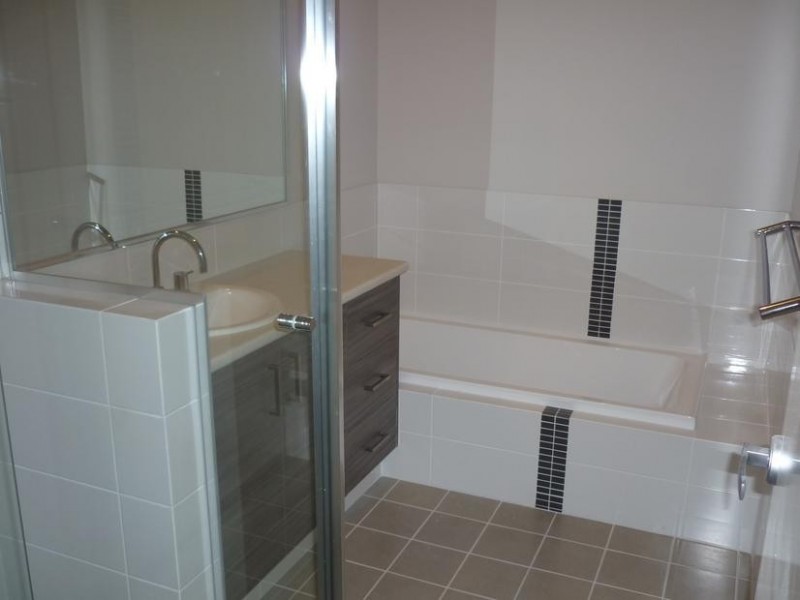 1/3 Gicha Close, Munster WA 6166
