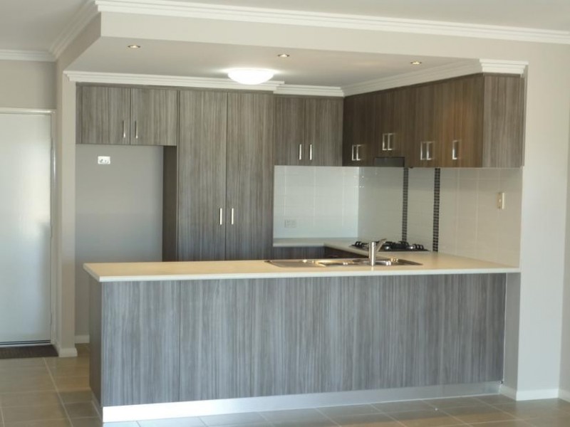 2/3 Gicha Close, Munster WA 6166