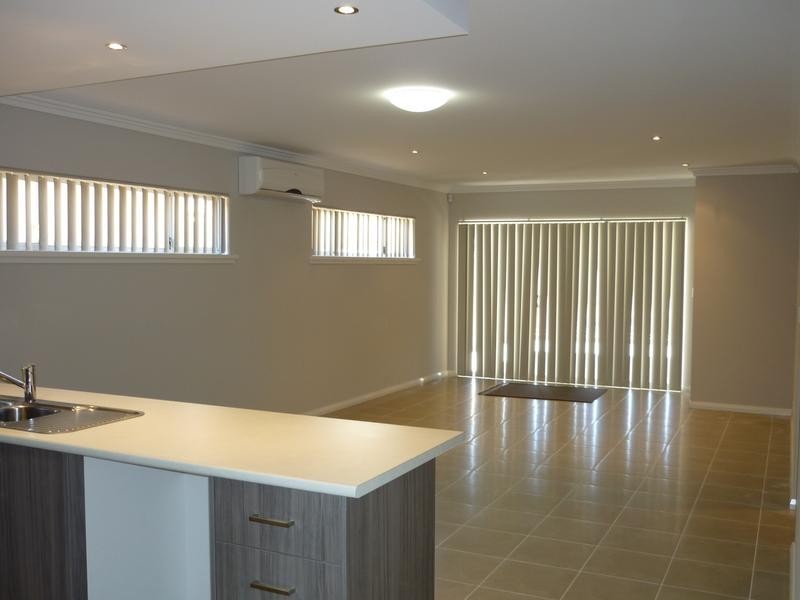 2/3 Gicha Close, Munster WA 6166