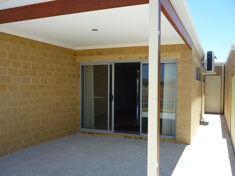 2/3 Gicha Close, Munster WA 6166