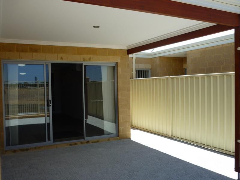 2/3 Gicha Close, Munster WA 6166