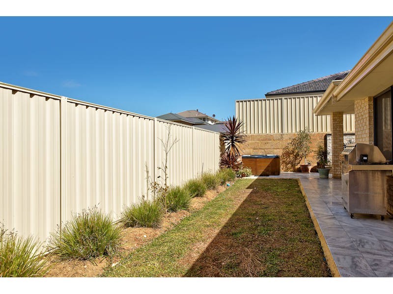 1 Senna Close, Coogee WA 6166