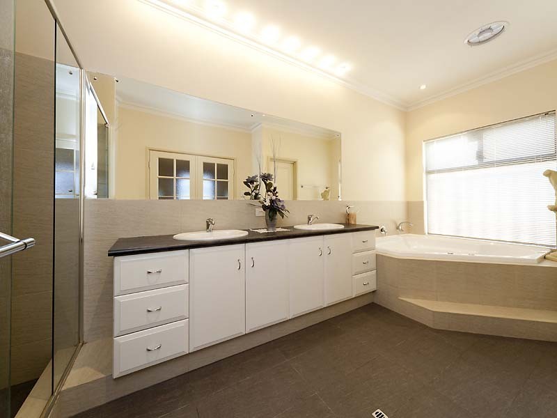 11 Bosnich Way, Spearwood WA 6163