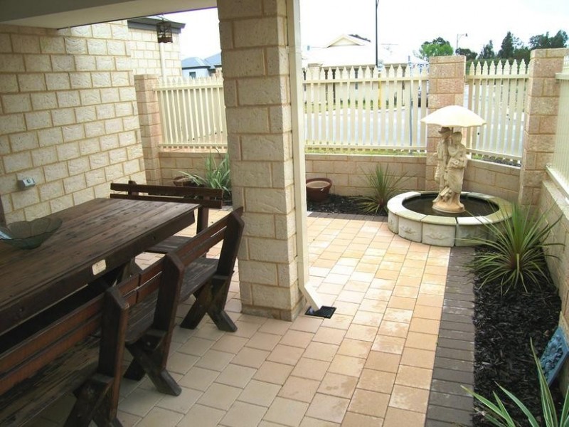 6/3 Peppermint Gardens, Aubin Grove WA 6164