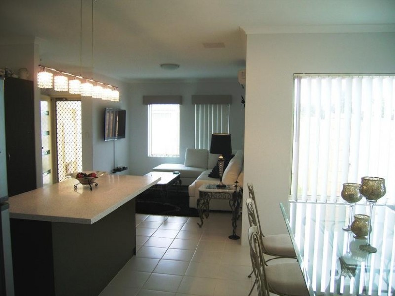 6/3 Peppermint Gardens, Aubin Grove WA 6164