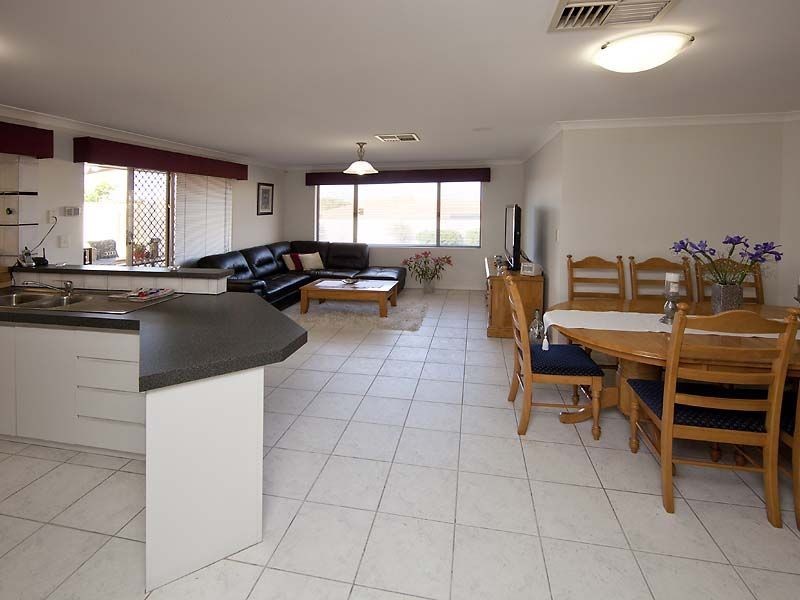 414 HAMILTON RD, Munster WA 6166