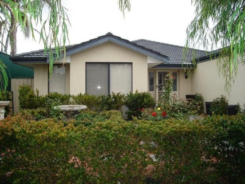 14 Calytrix Crescent, Success WA 6164