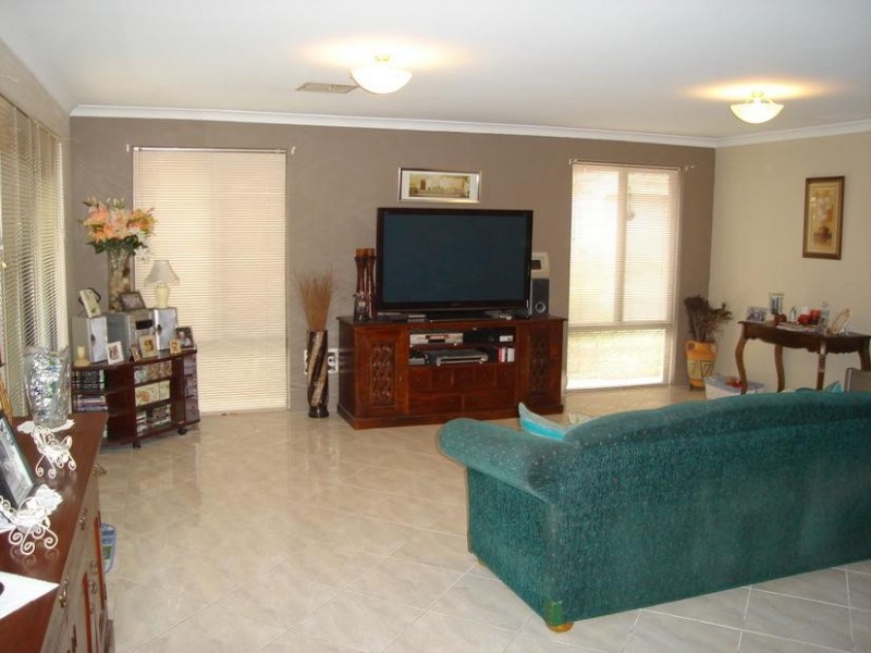 14 Calytrix Crescent, Success WA 6164