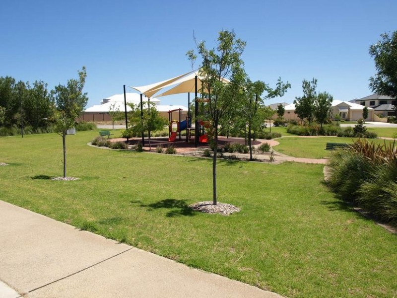 8 PALLARUP BRACE, Munster WA 6166