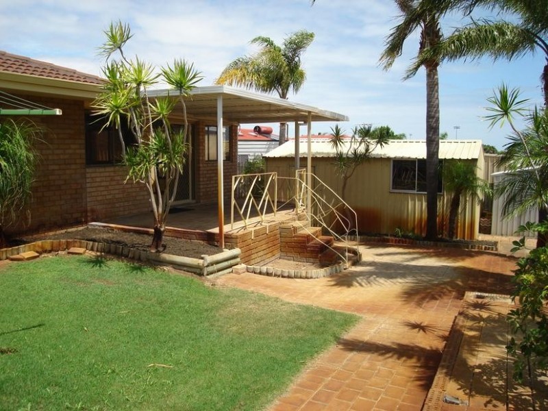 14 Shelley Way, Munster WA 6166