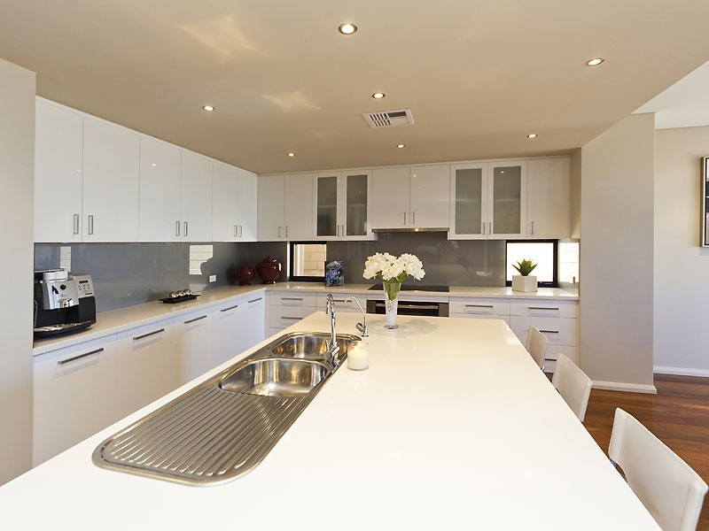 31 Newark Turn, North Coogee WA 6163