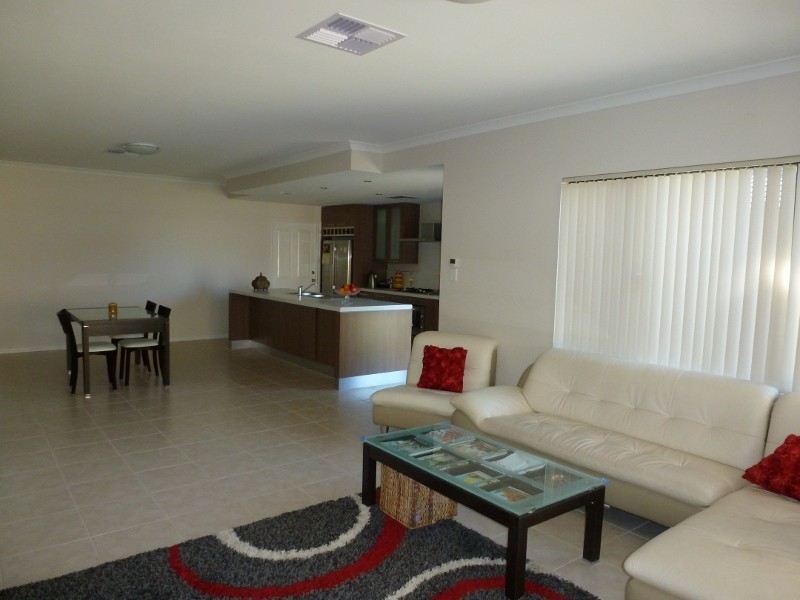 68 Columbia Parkway, Piara Waters WA 6112