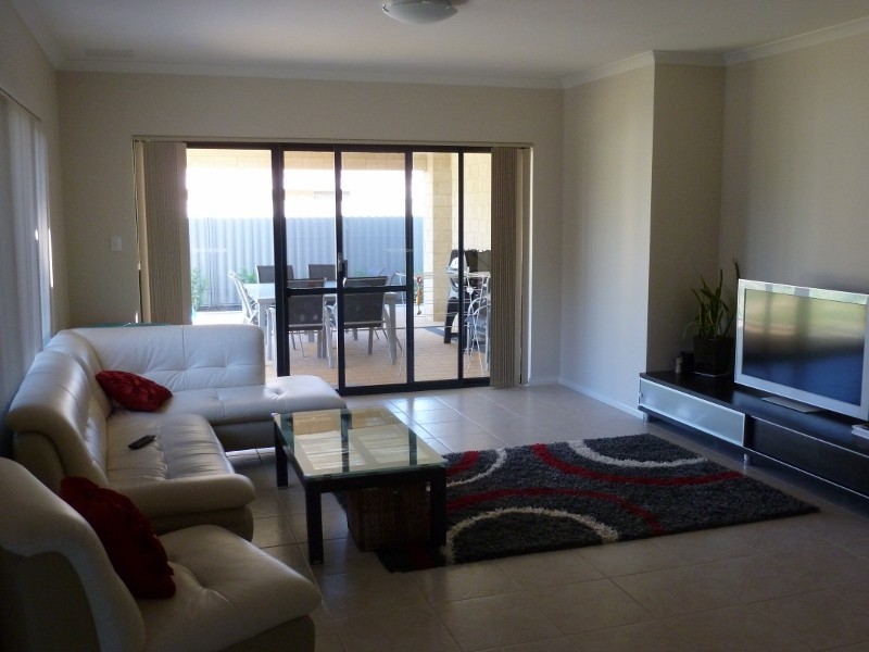 68 Columbia Parkway, Piara Waters WA 6112