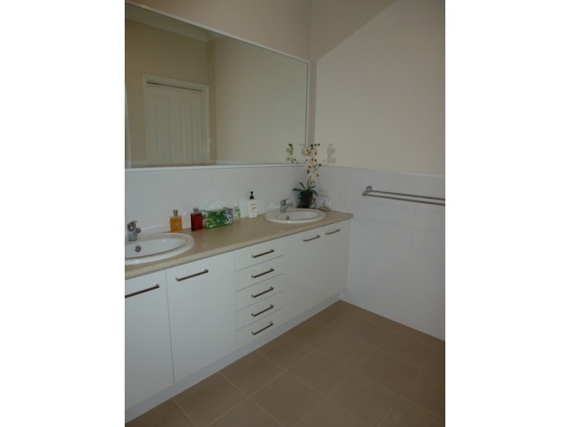 68 Columbia Parkway, Piara Waters WA 6112