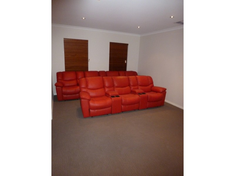 68 Columbia Parkway, Piara Waters WA 6112