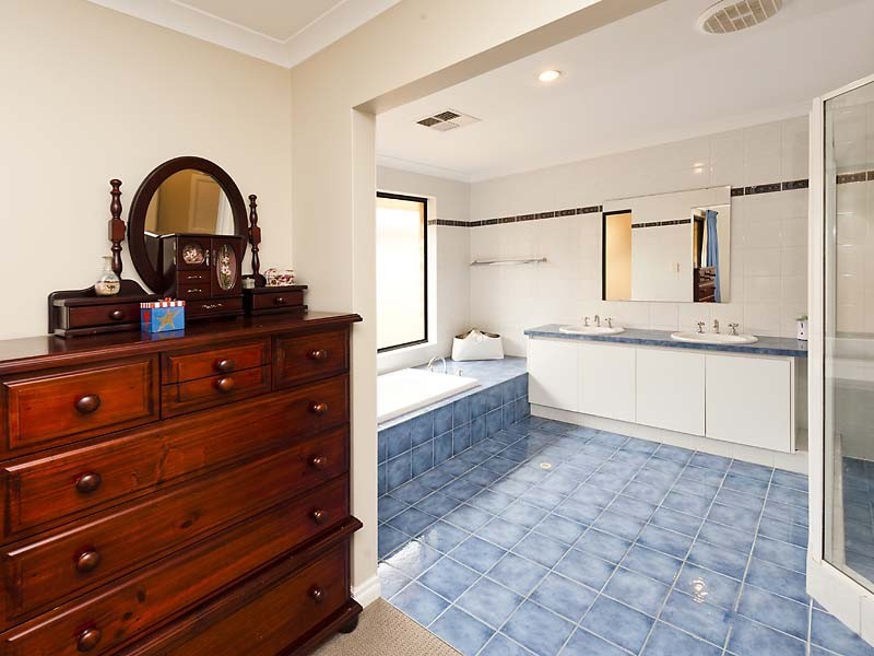 52 Pennlake Drive, Spearwood WA 6163