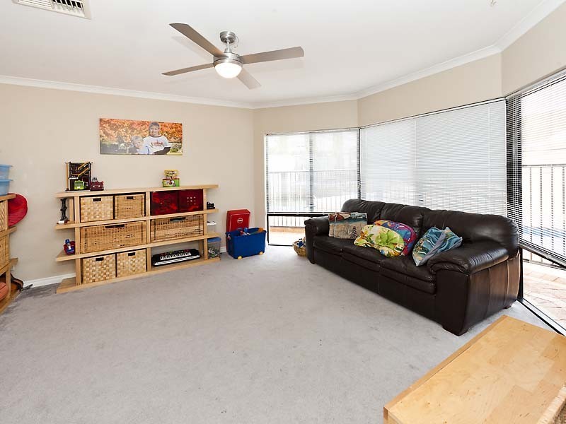 52 Pennlake Drive, Spearwood WA 6163