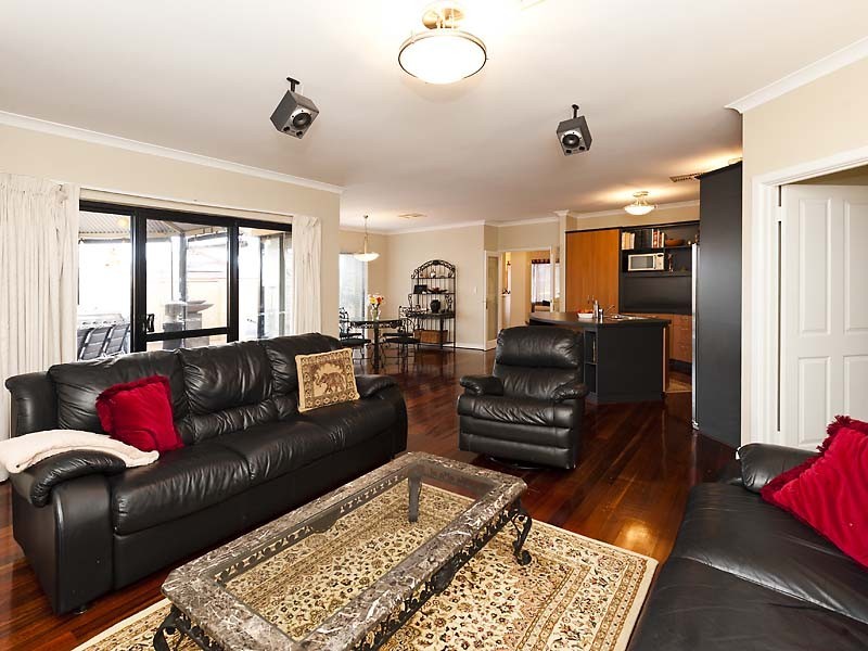 52 Pennlake Drive, Spearwood WA 6163