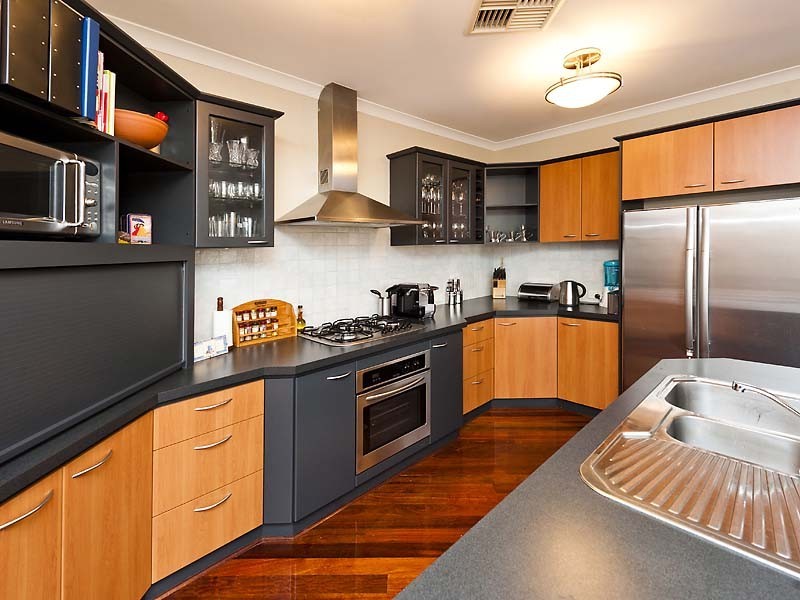 52 Pennlake Drive, Spearwood WA 6163