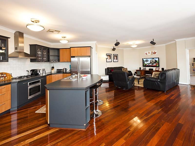 52 Pennlake Drive, Spearwood WA 6163