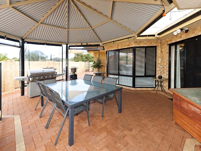 52 Pennlake Drive, Spearwood WA 6163