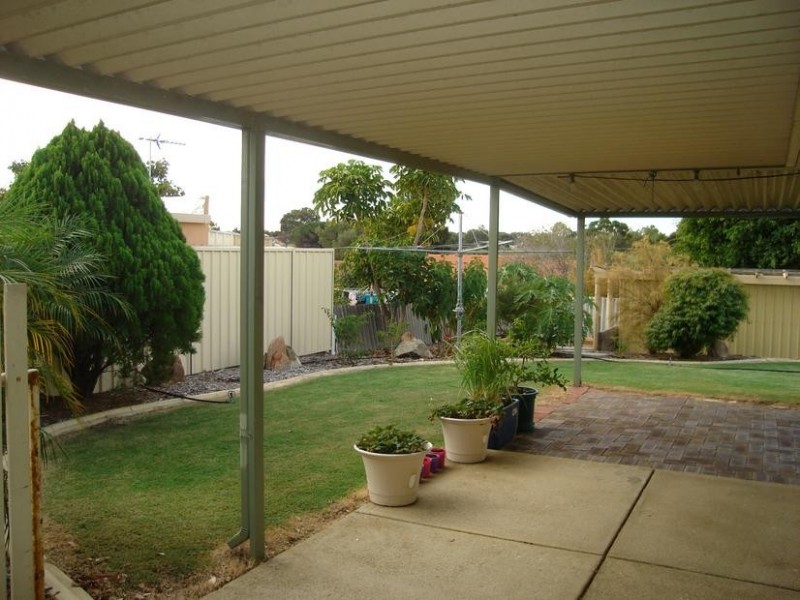 8 Sparrow Way, Spearwood WA 6163