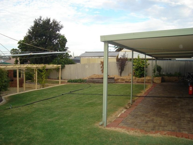 8 Sparrow Way, Spearwood WA 6163