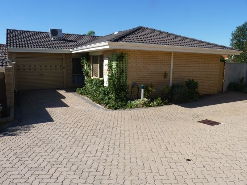 3/2 Bramston Street, Spearwood WA 6163