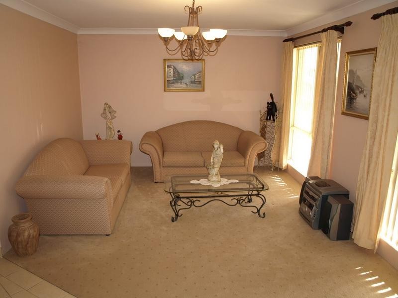 16 MILTON PLACE, Munster WA 6166