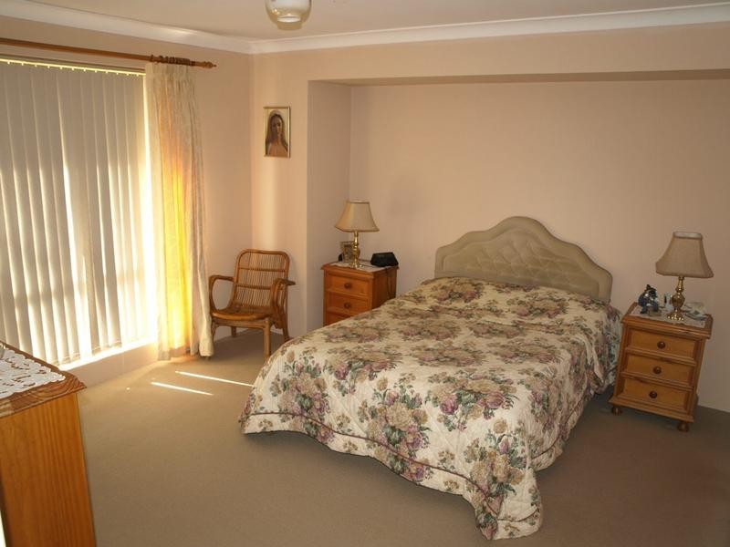 16 MILTON PLACE, Munster WA 6166