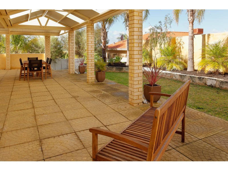 21 STRICKLAND CT, Coogee WA 6166