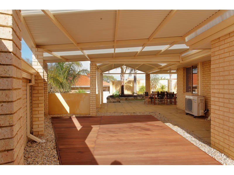 21 STRICKLAND CT, Coogee WA 6166