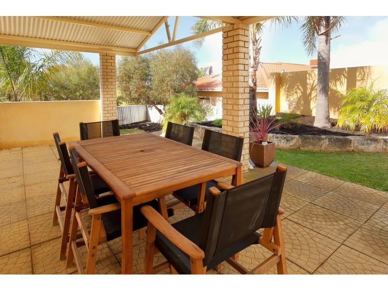 21 STRICKLAND CT, Coogee WA 6166