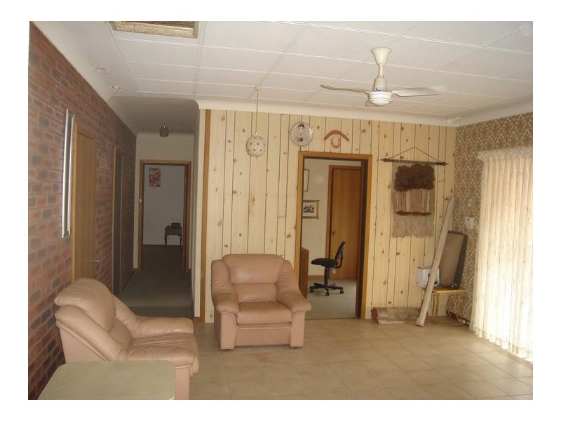 8 Todd Street, Spearwood WA 6163