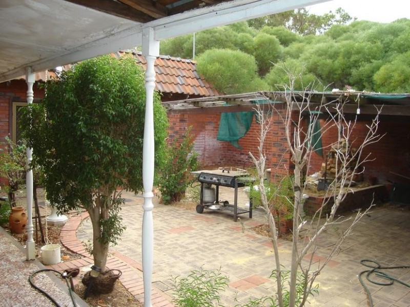 8 Todd Street, Spearwood WA 6163