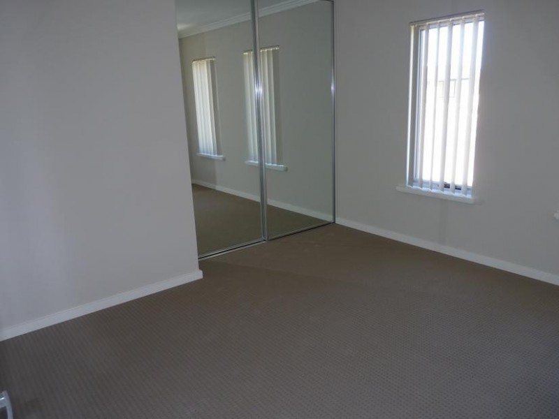 2/7 Gicha Close, Munster WA 6166