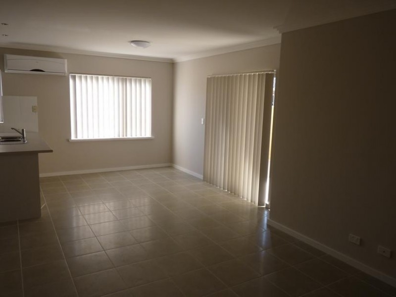 2/7 Gicha Close, Munster WA 6166