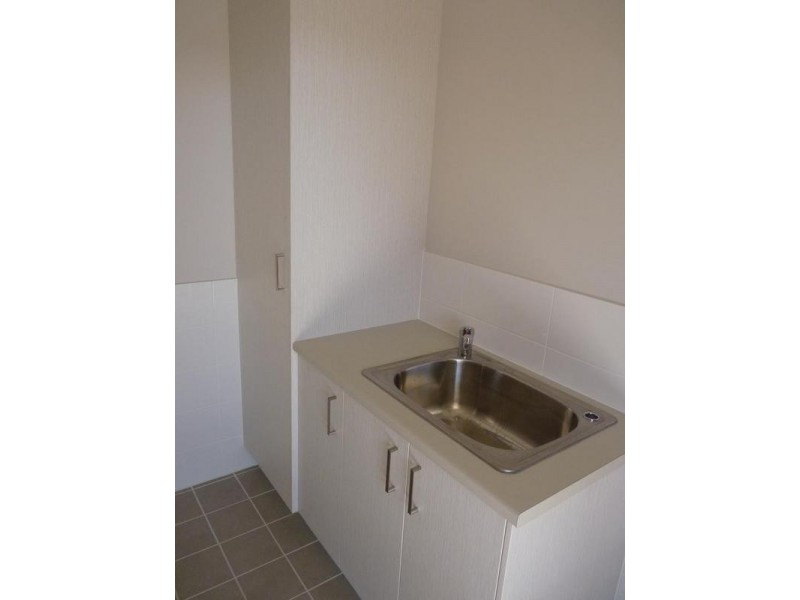 2/7 Gicha Close, Munster WA 6166