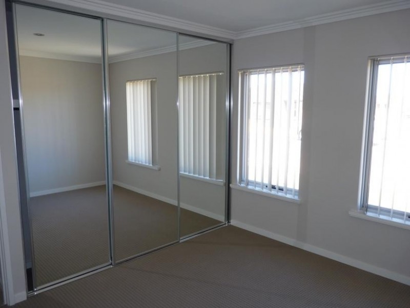 2/7 Gicha Close, Munster WA 6166