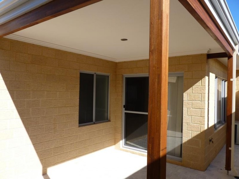 2/7 Gicha Close, Munster WA 6166
