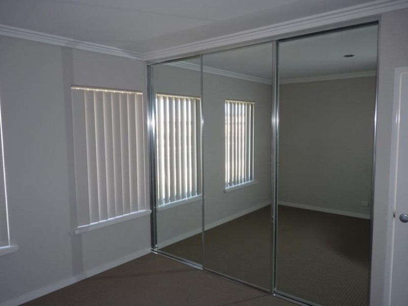 2/7 Gicha Close, Munster WA 6166