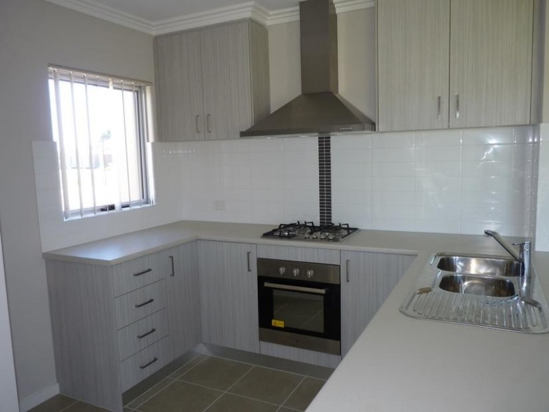 2/7 Gicha Close, Munster WA 6166