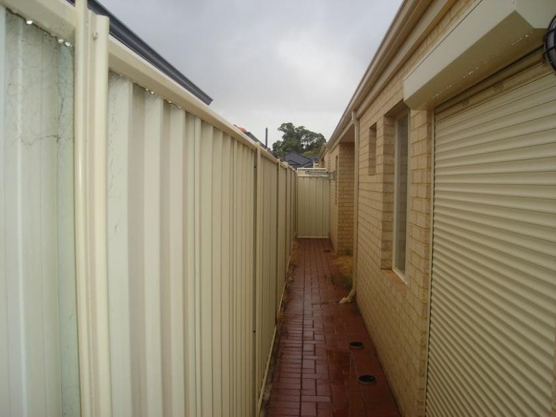 4/28 Riverina Parade, Munster WA 6166