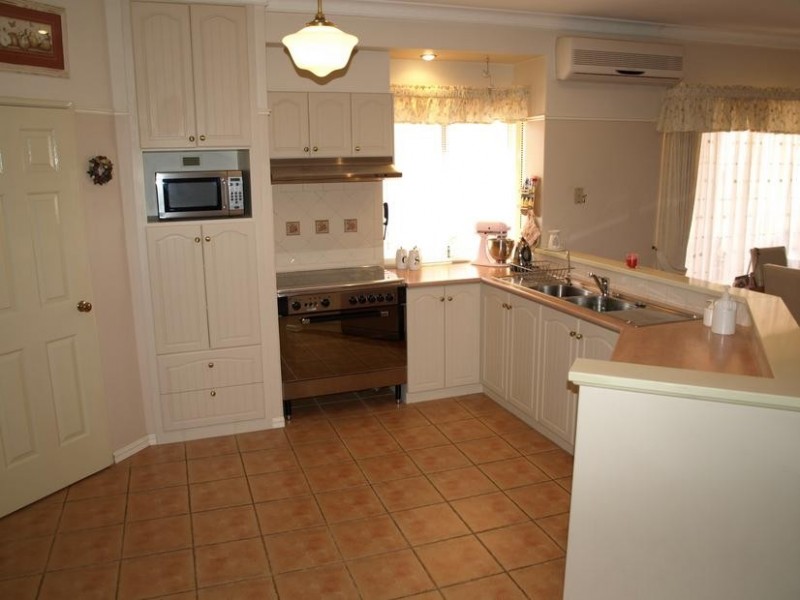 12 ZLINYA CIRCLE, Spearwood WA 6163