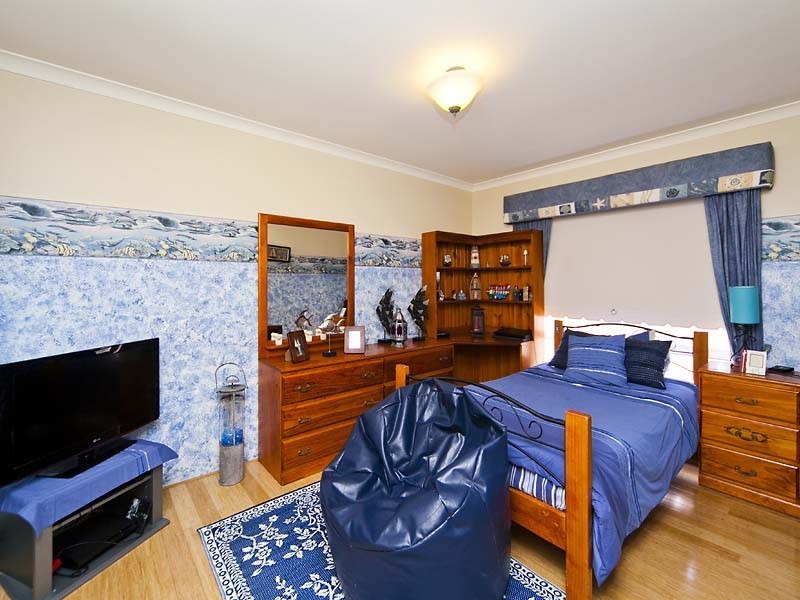 60 Duchart Way, Coogee WA 6166