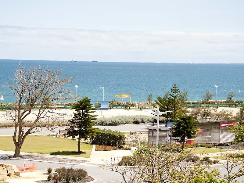 2 Orsino Boulevard, North Coogee WA 6163