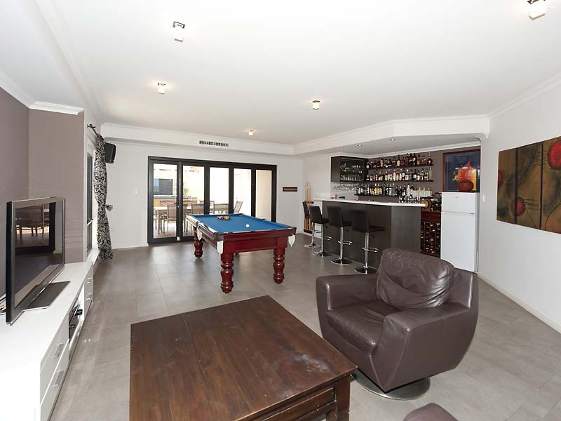 2 Orsino Boulevard, North Coogee WA 6163