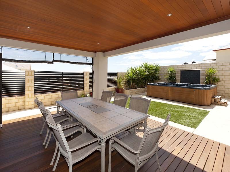 2 Orsino Boulevard, North Coogee WA 6163